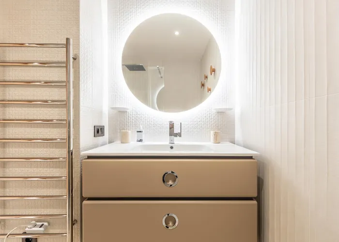 Daire Lb Vacation I A Short Stroll To Palais, Beach, Terrace & Seaview Cannes